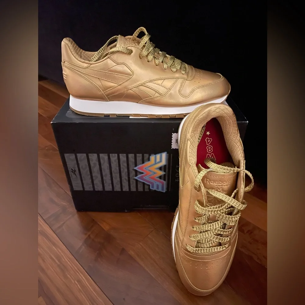 NIB Wonder Woman 84 Classic Reebok MEN’S 11 - Picture 1 of 8